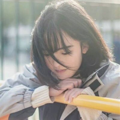 我喜欢的人也情深似海地喜欢着别人(清纯美女头像长发飘飘)
