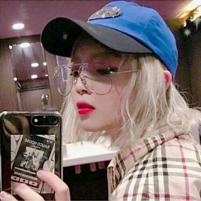 懂得很多道理却难以过好这一生(长发气质美女头像最新版)