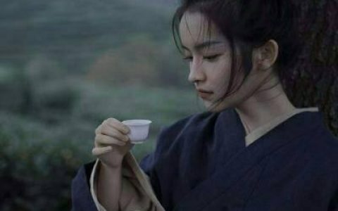 遗憾和年轻总绑在一起(特别有意境的抖阴头像气质的美女)