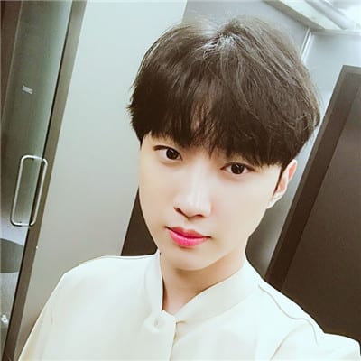 装疯卖傻还不是为了逗你笑(最新版男生帅气小清新头像)