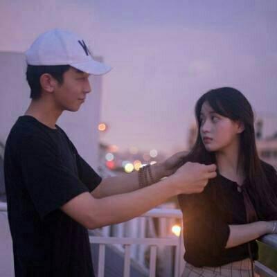 别跟堕落的人比堕落(简约唯美甜蜜浪漫的情侣头像一对两张)
