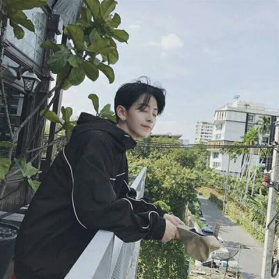 太多难过如何洒脱(抖阴个性头像男生帅气伤感高清图片)
