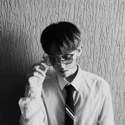 交错朋友认清了狗(黑白情侣头像单独两张独一无二)
