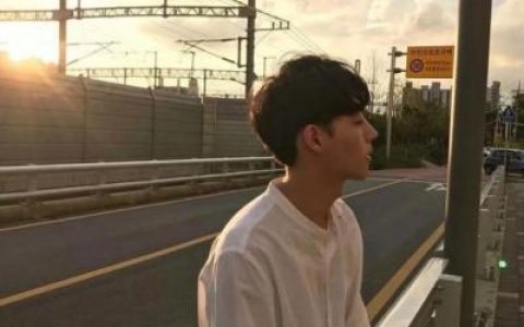 一眼就能记住的男生头像(帅一点的男生头像超拽小丑)