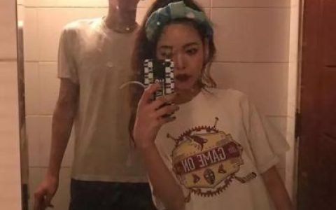 潮流青春情侣头像一男一女(搞怪好玩的情侣头像合照两张)