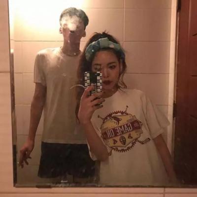 潮流青春情侣头像一男一女(搞怪好玩的情侣头像合照两张)