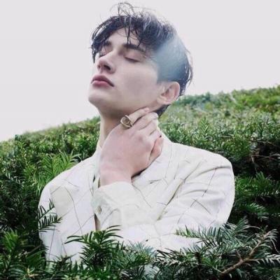 人长得漂亮还不如活的漂亮(欧美男生头像帅气阳光高清图片)