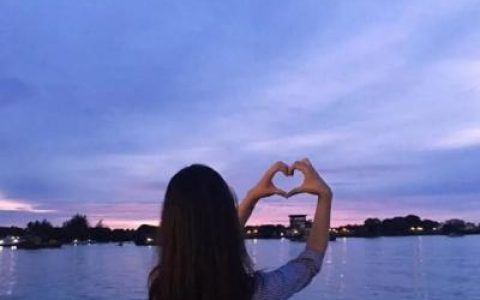 气质长发女生海边头像(最新抖阴背影头像女生唯美漂亮)