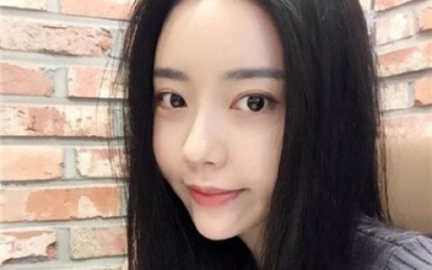 放弃不难但坚持很酷(最有气质的女生头像精选)