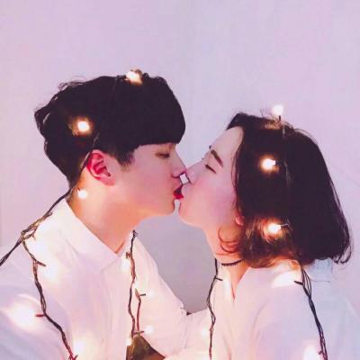 别让我的真心喂了狗(独一无二情侣头像合照亲吻拥抱)