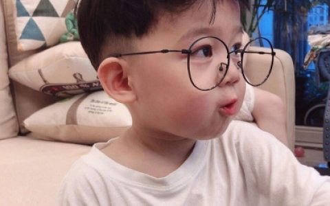 兄弟头像可爱小孩一人一张(萌娃头像男生可爱呆萌)