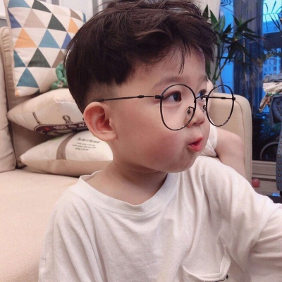 兄弟头像可爱小孩一人一张(萌娃头像男生可爱呆萌)