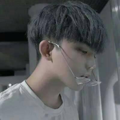 活不出自己也爱不好别人(抖阴头像男生帅气冷酷超有范)