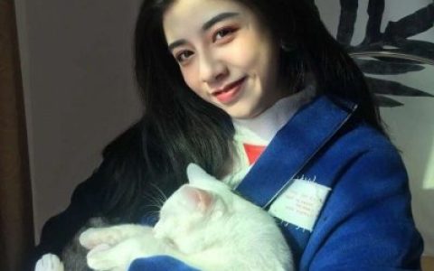 赚钱似滴水花钱似瀑布(最新蓝色系女生头像小清新自然)