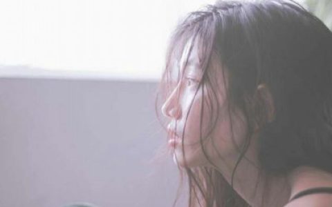 你这么爱笑一定害怕孤独吧(最潮抖阴头像女生伤感侧脸)
