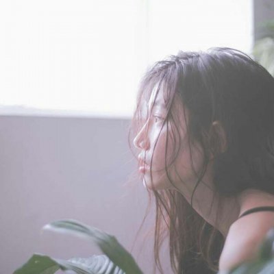 你这么爱笑一定害怕孤独吧(最潮抖阴头像女生伤感侧脸)