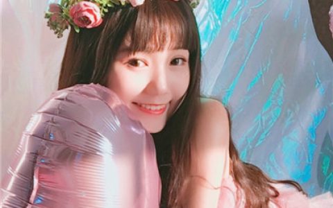 我有个秘密需要嘴对嘴告诉你(很撩人的女生头像唯美小清新)