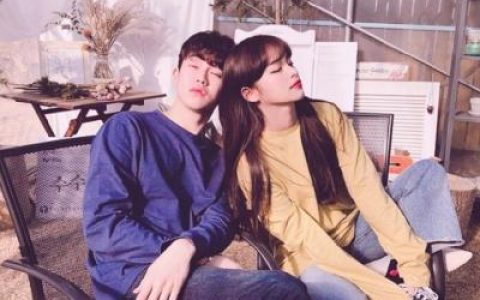 你执着的等待却不曾离开(抖阴情侣头像一男一女唯美甜蜜)
