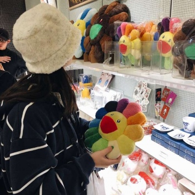 我避开人潮安静对你笑(女生背影头像可爱清新)图4 我避开人潮安静对你笑(女生背影头像可爱清新)图4