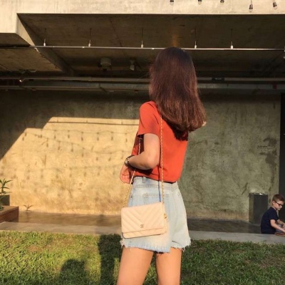 我避开人潮安静对你笑(女生背影头像可爱清新)图5 我避开人潮安静对你笑(女生背影头像可爱清新)图5