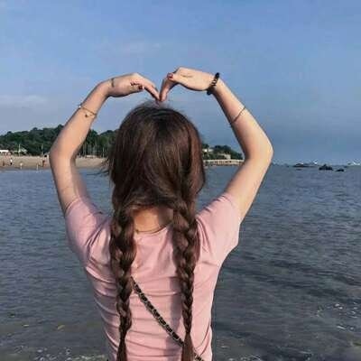 我避开人潮安静对你笑(女生背影头像可爱清新)图7 我避开人潮安静对你笑(女生背影头像可爱清新)图7