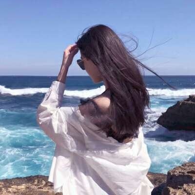 我避开人潮安静对你笑(女生背影头像可爱清新)图9 我避开人潮安静对你笑(女生背影头像可爱清新)图9