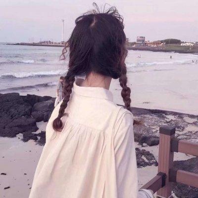 我避开人潮安静对你笑(女生背影头像可爱清新)图11 我避开人潮安静对你笑(女生背影头像可爱清新)图11