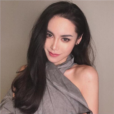 手不要给别人牵怀抱也给我(好看的网红美女性感头像高清大图)