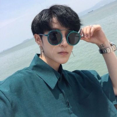 年少怎能不多情(成熟简单干净的水汽男生微博头像)图7