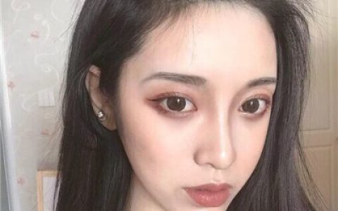 养一只猫养一只狗再养一个你(欧美混血美女头像)