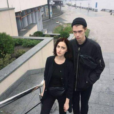 在爱情里我们都是幼稚鬼(欧美情侣头像两人一对幸福甜蜜)