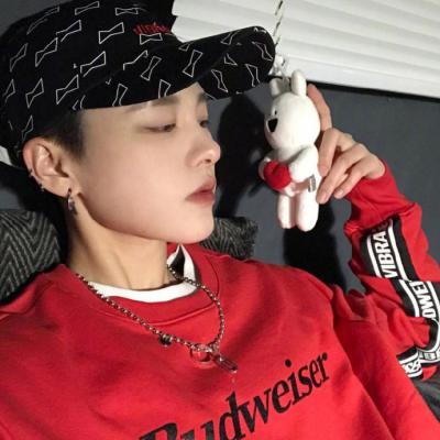 何必执着不属于自己的东西(最时尚好看男生头像年轻帅气)