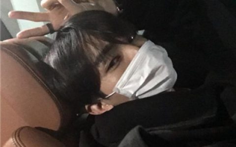 我竟然把自己整的像个笑话(男生躺着的头像唯美图片大全)