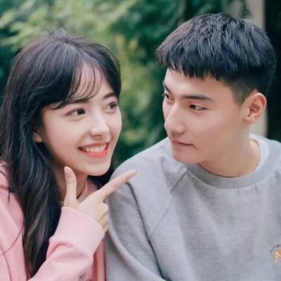 爱自己是终身浪漫的开始(情侣头像两人两张唯美甜蜜小清新)