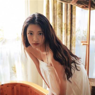 人生苦短必须性感(清新美女好看的头像高清)