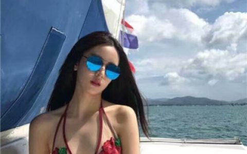 聚时一团火散时满天星(女生海边性感美女头像图片)