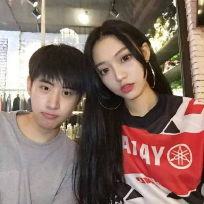 你坚强的背后藏着谁的失落(非主流有意境情侣头像精选)