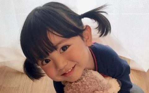 眼里长着太阳笑里全是坦荡(搞怪可爱小萝莉抖阴头像)