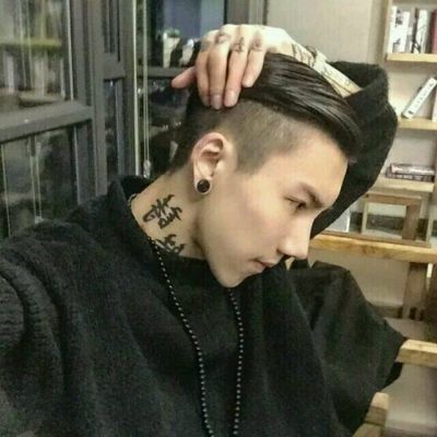 被追的人到最后反而更痴情(霸气头像男生超拽冷酷无情无字)
