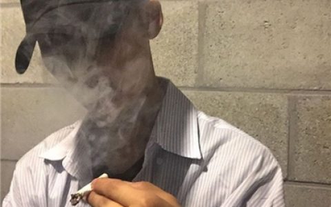 可你孤独的像条狗(一个人的头像男生孤独寂寞高清)