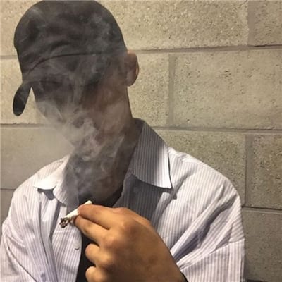 可你孤独的像条狗(一个人的头像男生孤独寂寞高清)