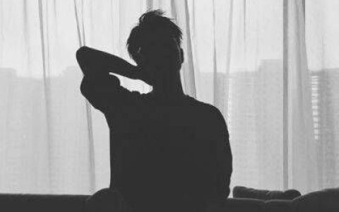 孤单不是与生俱来(帅哥图片黑白头像霸气十足)