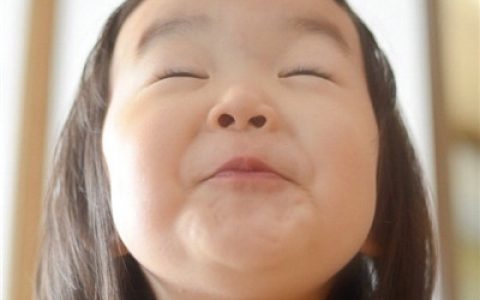 又萌又搞笑的小孩头像(好看的小孩搞怪抖阴头像搞笑大全)