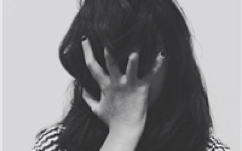 遇见你是我此生最痛心的玩笑(黑白分明抖阴个性女生头像)