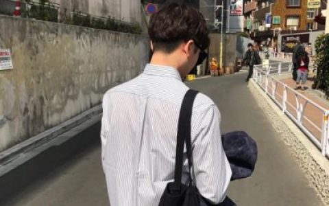 帅气背影侧面男生图片头像(男生低调成熟的抖阴头像霸气大全)