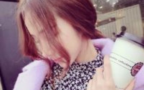 吸引人的女神专用头像(卷发女生头像)