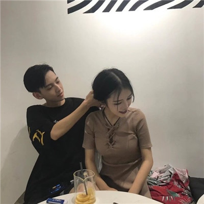 别人的拥抱再美也不温暖(潮流有范黑白灰系列情侣头像精选)图6