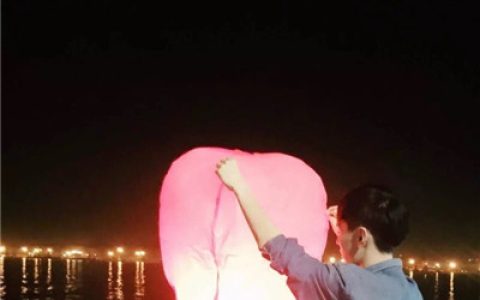 依然依恋着属于你我的天空(非主流情侣背影头像一男一女)