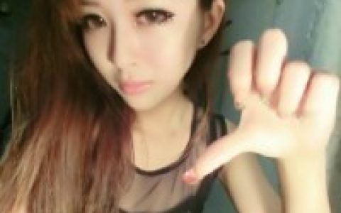 长发大眼美女自拍头像设计_我和孤单作伴