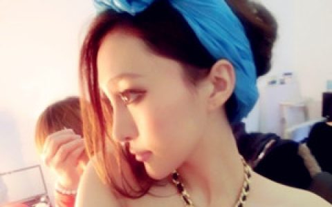 网络人气美女抖阴头像_眼眸里印不出你的温柔